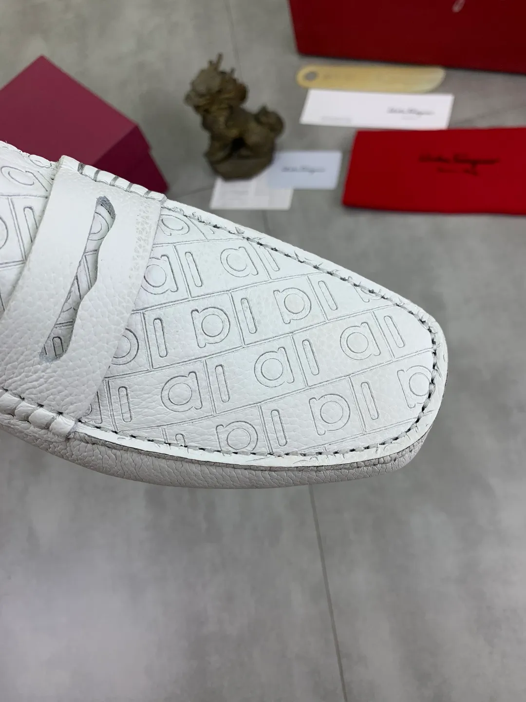 Men's shoes 💰P542 New model, high quality [Ferragamo/Ferragamo] Latest lazy slip-on shoes Original imported calfskin, imported cowhide lining + original luxury metal buckle + original combination outsole Comparison without pressure Code number: 38-45